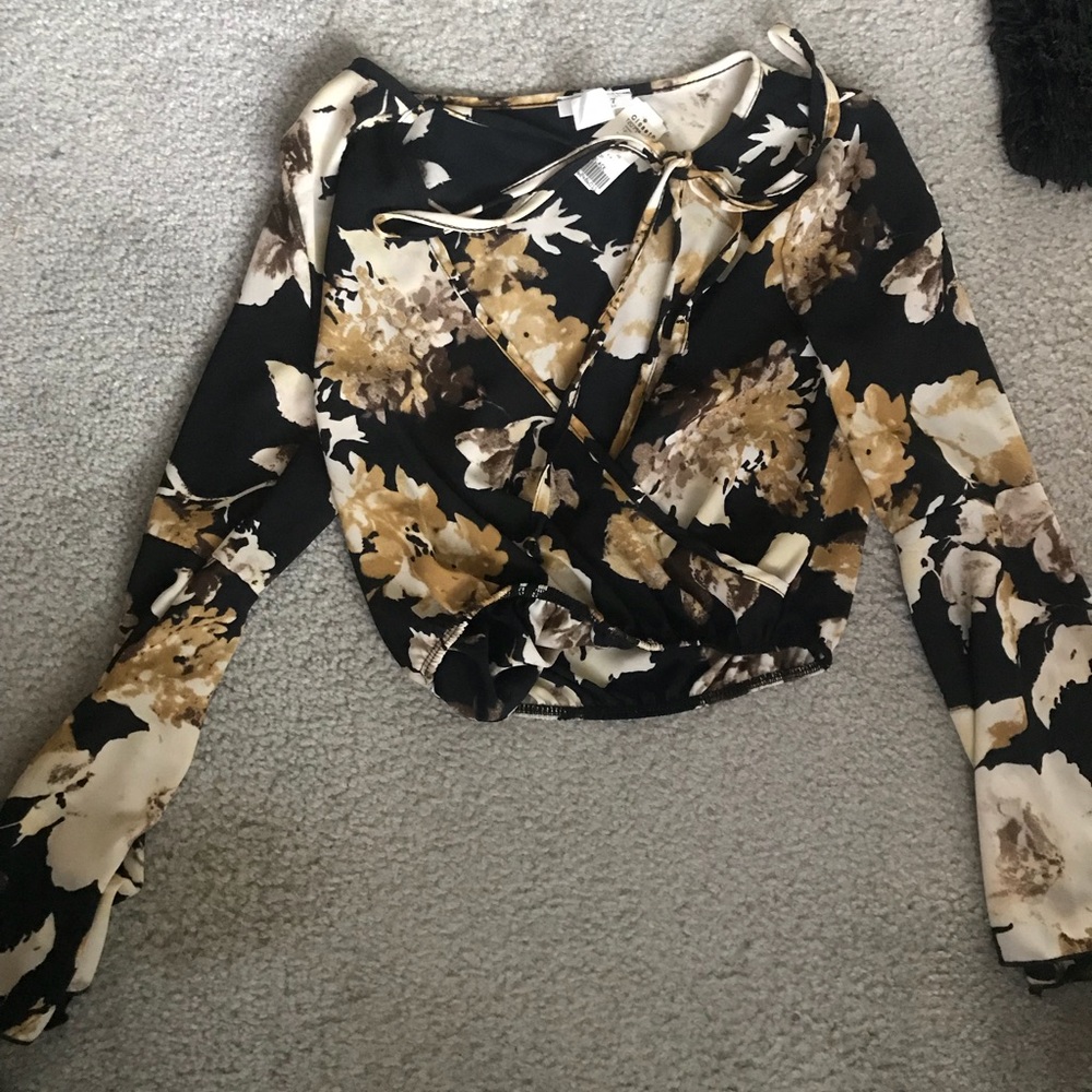 Long sleeve floral crop blouse
